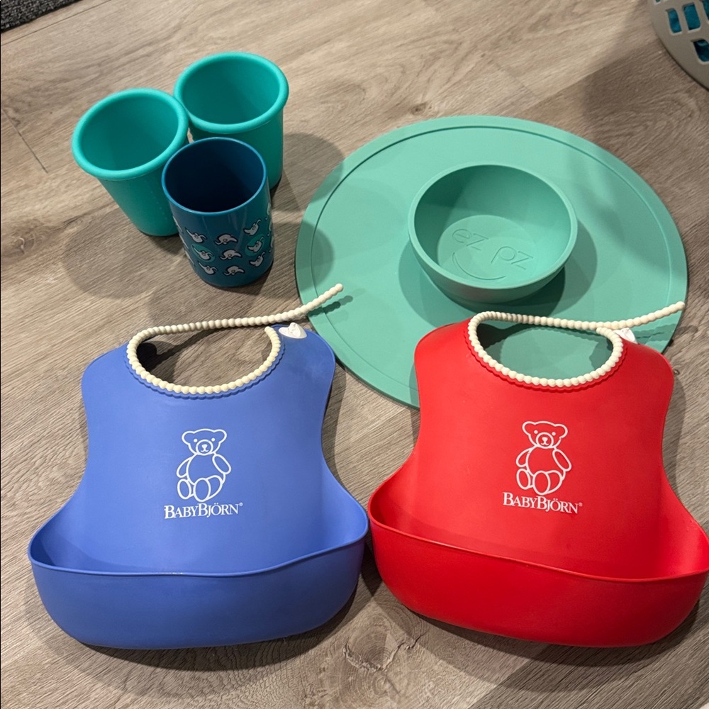 BabyBjörn Bib, EZ PZ bowl and cup set